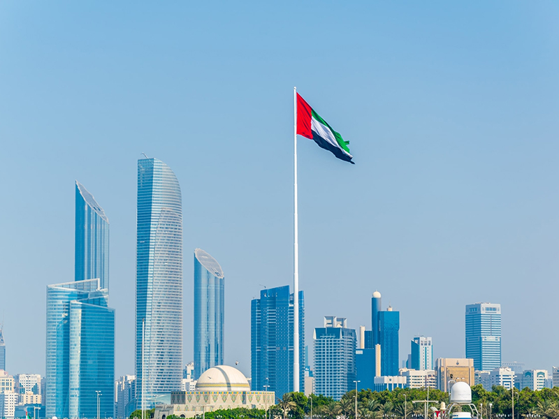 الطفلة المصرية جنات أول مولودة في يوم الإمارات الوطني الـ 49
